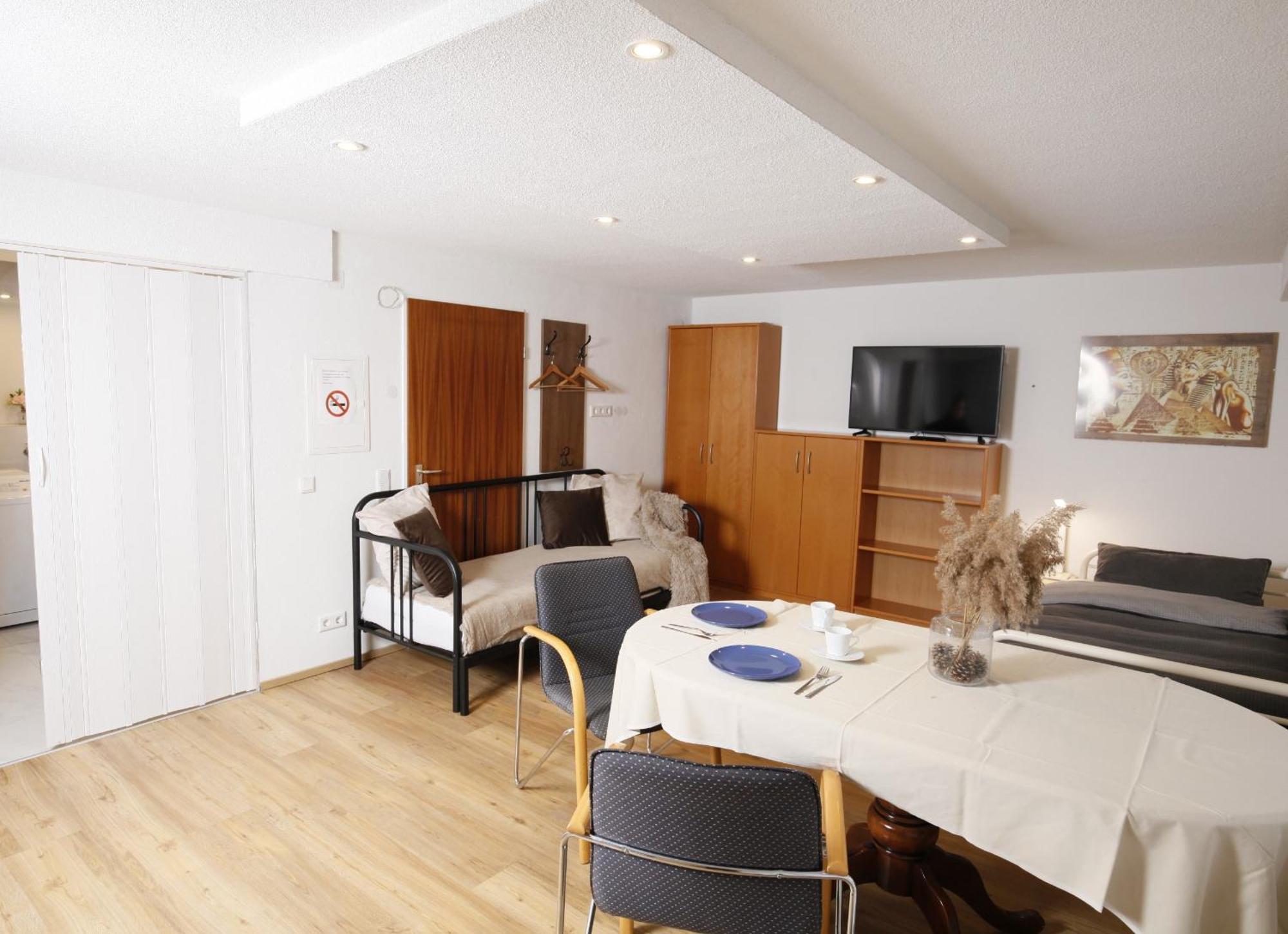 Appartment Mit Parkplatz Würzburg Esterno foto